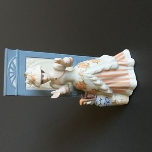 Avon  Doll Fine Porcelain Collectible Mrs. P.F.E. Albee 1993